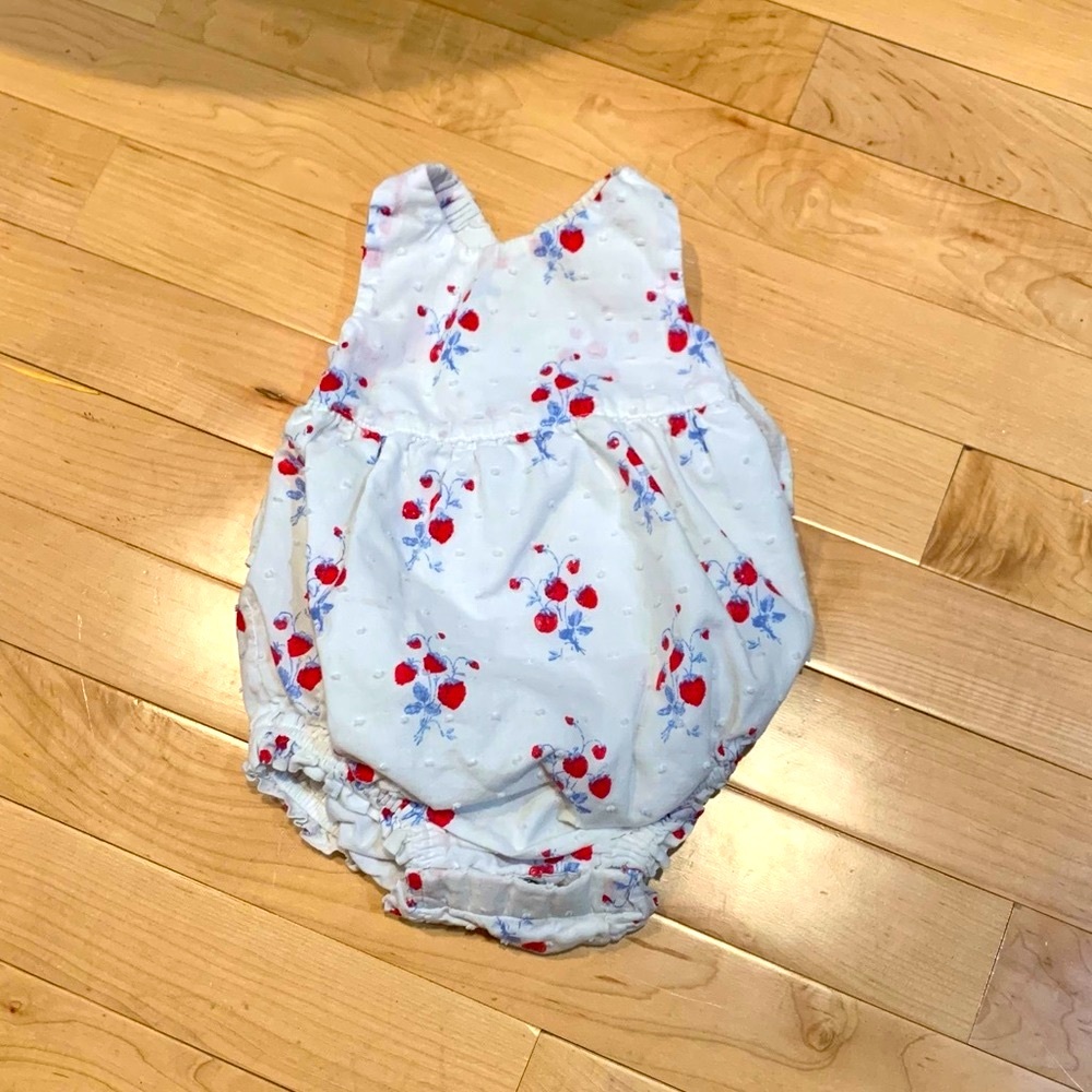 Gap bubble romper summer strawberry 0-3